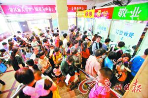 儿科医生最累最穷 缺口两成医院求贤(组图)