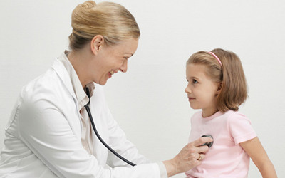 多地儿科急诊“暂停服务” 孩子无人可医怎么办