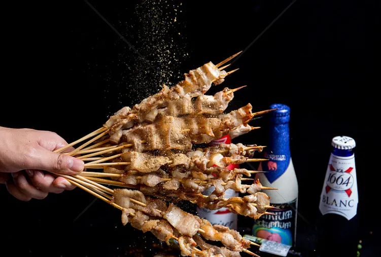 【Cell子刊】晚进食让你更饿更易胖！卡路里燃烧减少，脂肪组织改变